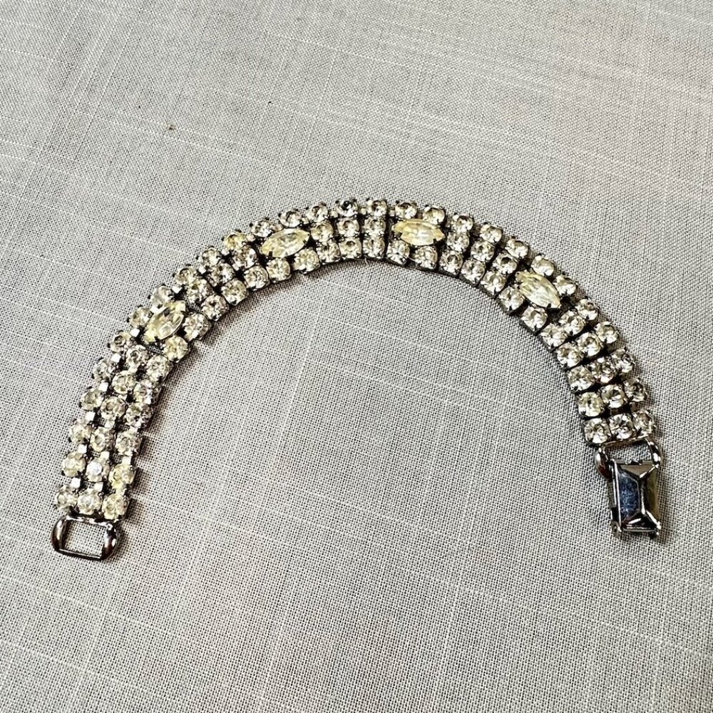 Vintage Weiss Triple Row Rhinestone Bracelet